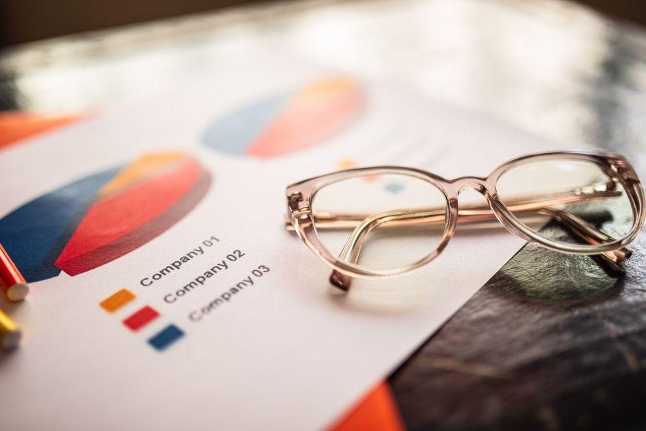 Fundamental vs Technical Analysis for Swing Trading Compared comparing fundamental analysis and technical analysis — financial market analysis and trading insights for investors