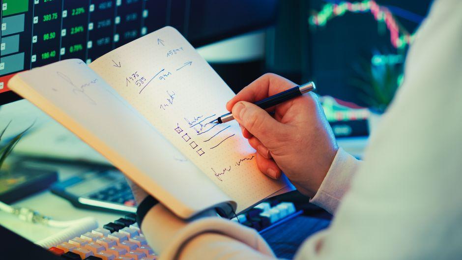 How to Track Trading Discipline on the Economic Calendar how track trading discipline the economic — financial market analysis and trading insights for investors