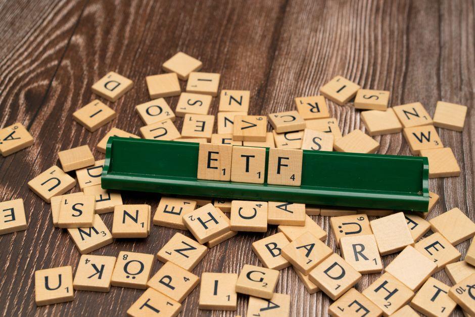 what ftse 100 and how does — financial market analysis and trading insights for investors