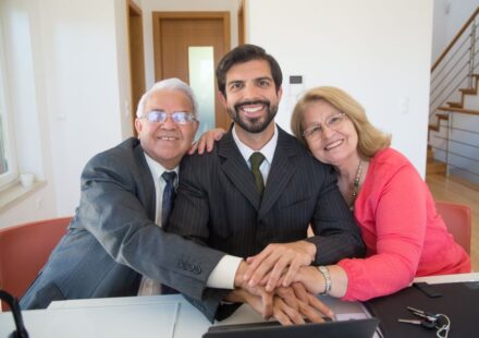family offices how billionaires invest — financial market analysis and trading insights for investors
