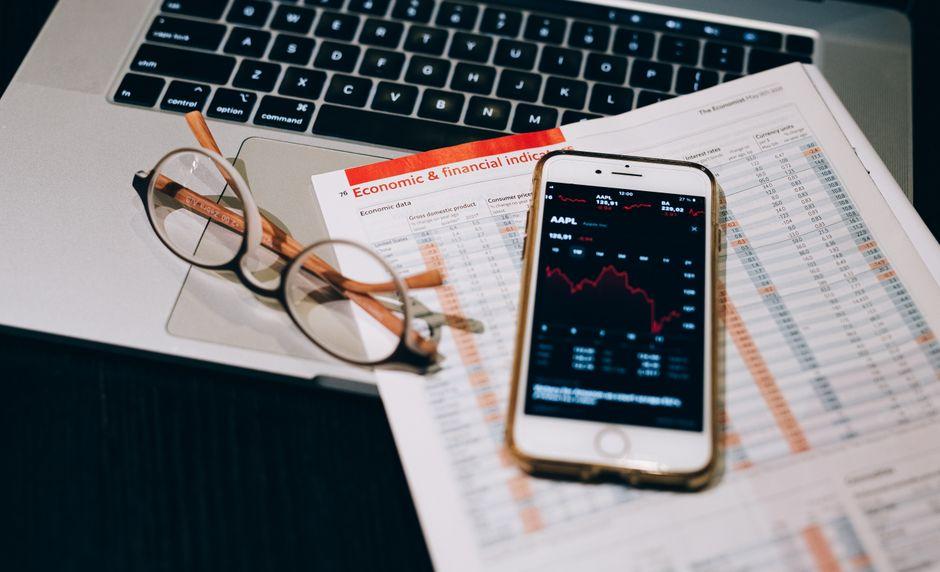 gold apple stock which should you — financial market analysis and trading insights for investors