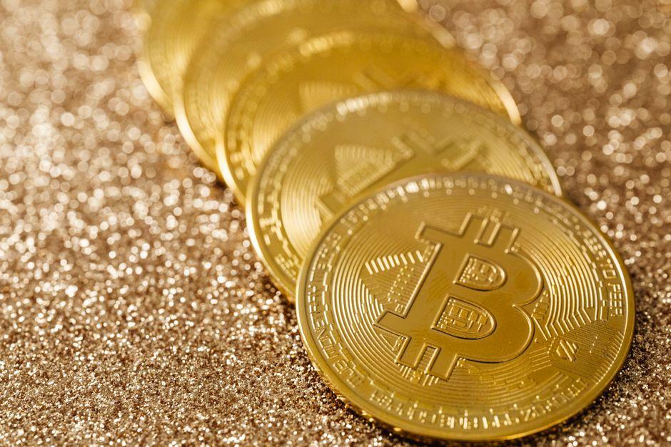 gold bitcoin which investment better 2027 — financial market analysis and trading insights for investors