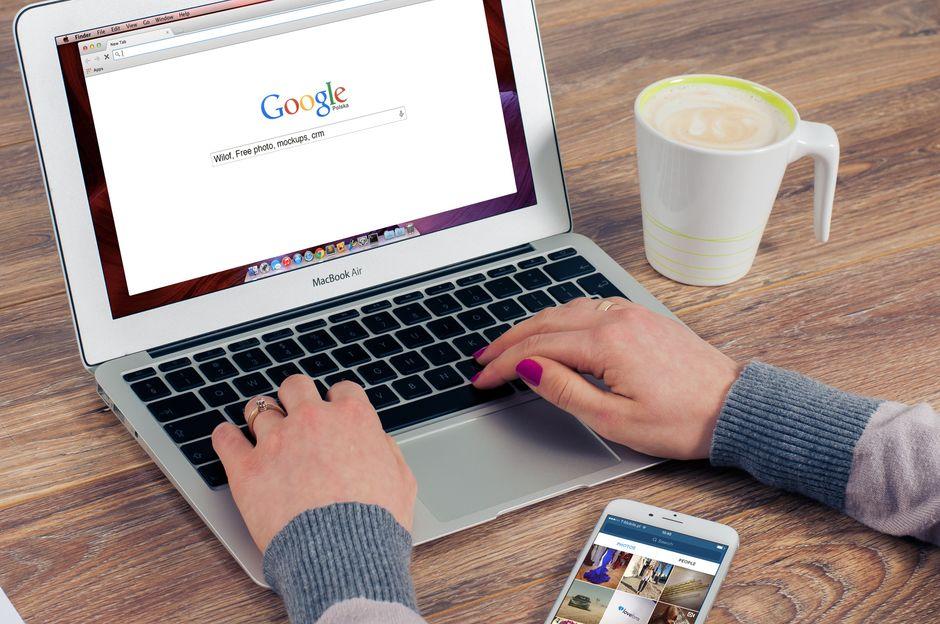 google apple stock which tech giant — financial market analysis and trading insights for investors