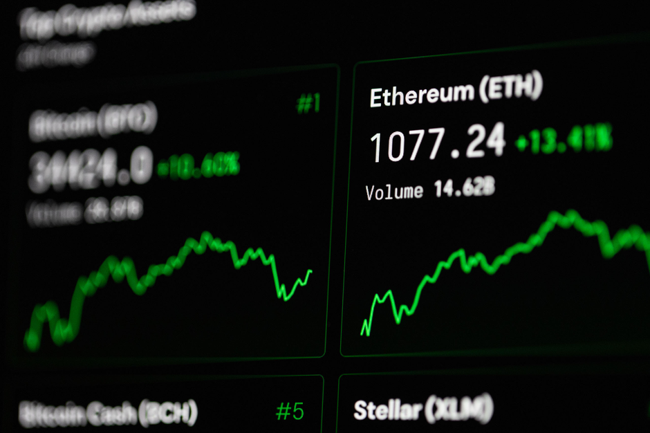 how crypto options volatility skew predicts — financial market analysis and trading insights for investors