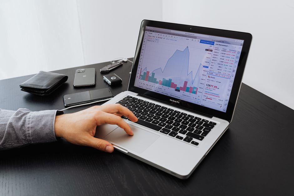 how market efficiency affects price reversals — financial market analysis and trading insights for investors