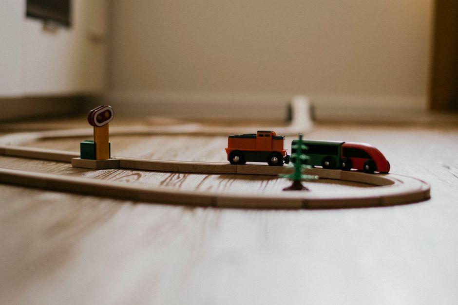 how reinforcement learning trains self improving — financial market analysis and trading insights for investors