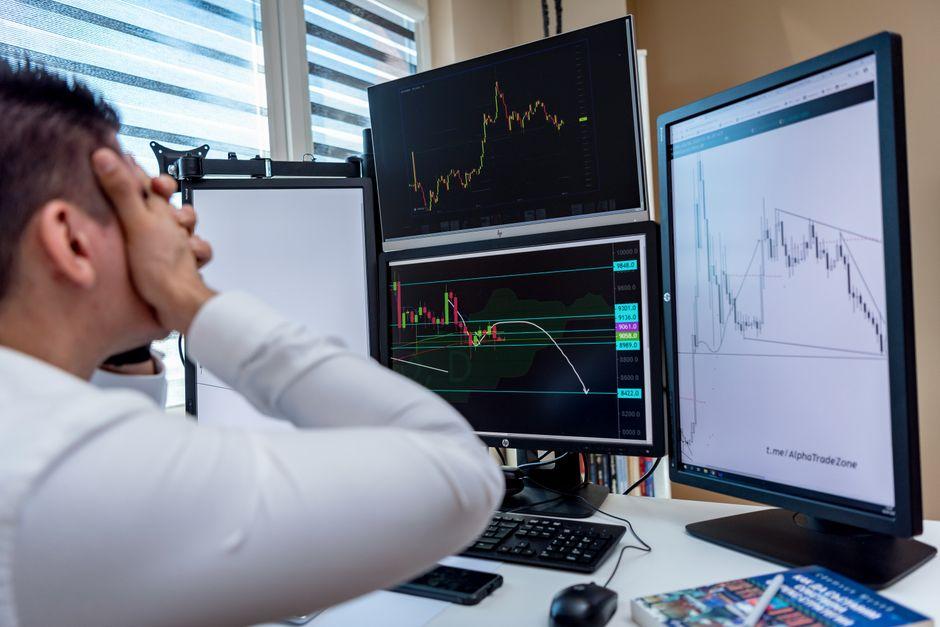 How Risk Managers Monitor Prop Firm Payout Requests how risk managers monitor prop firm — financial market analysis and trading insights for investors