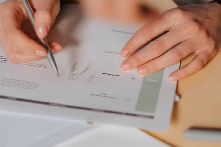 how use pine script strategy builder — financial market analysis and trading insights for investors
