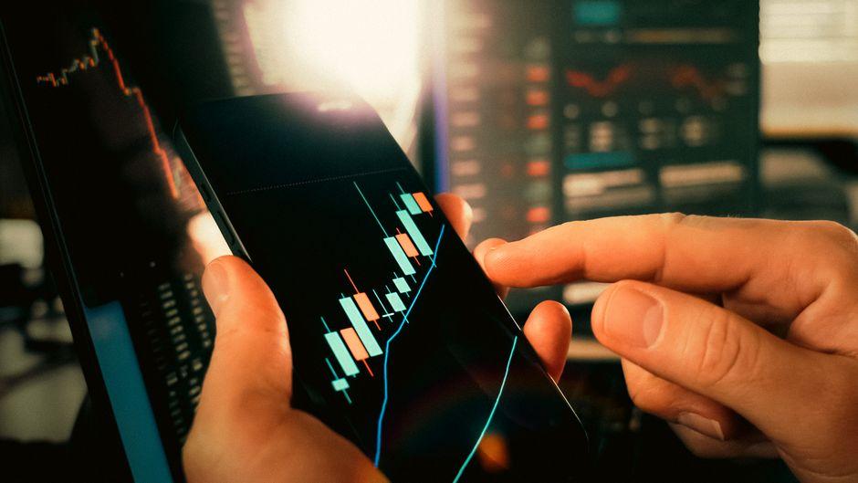 Palantir Stock Buy or Sell: Analysis for Investors palantir stock buy sell — financial market analysis and trading insights for investors