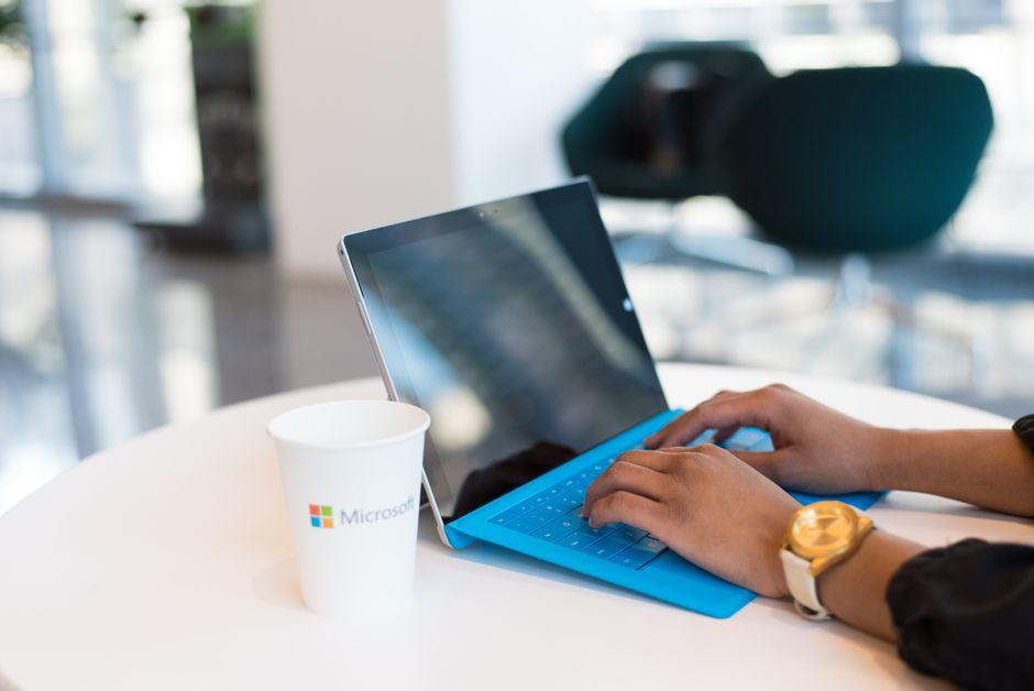 microsoft oracle stock which enterprise tech — financial market analysis and trading insights for investors