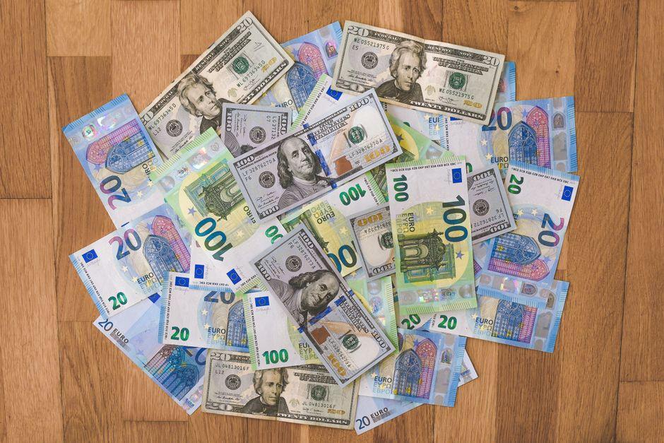 SMT Divergence Between EUR/USD and GBP/USD Masterclass smt divergence between eur usd and — financial market analysis and trading insights for investors