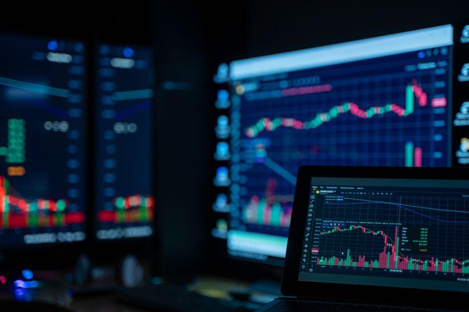 Stocks vs Bonds: Which Investment Is Better in 2027? stocks bonds which investment better 2027 — financial market analysis and trading insights for investors