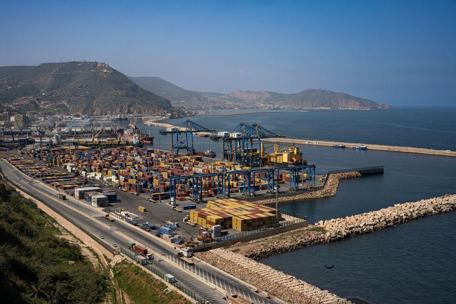Trading Algeria Explained: Rules, Risks, and Market Access trading algeria explained — financial market analysis and trading insights for investors